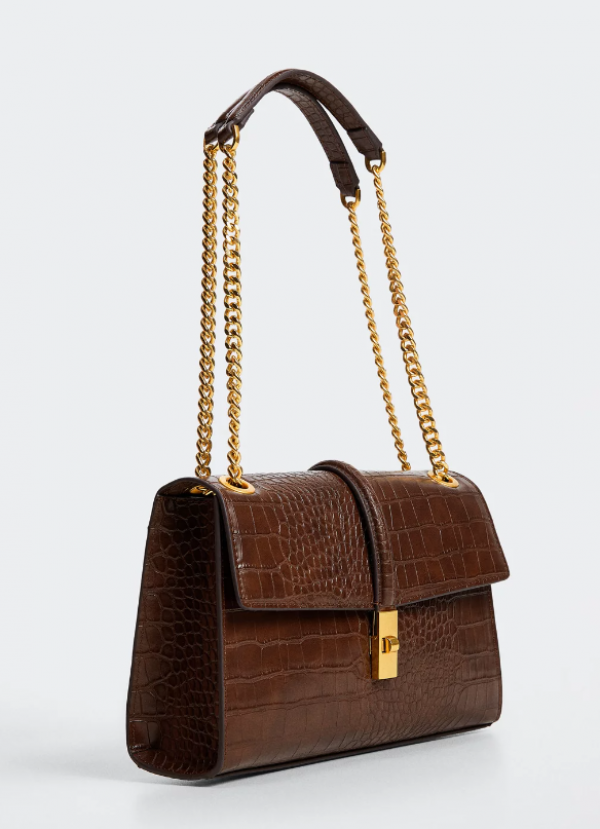 Tas sling dengan detail rantai